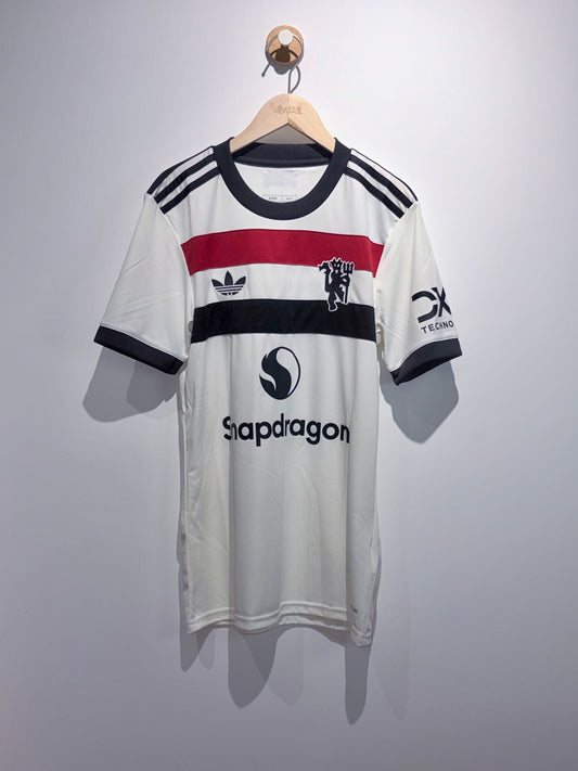 【代放】全新連牌曼聯2024/2025第三作客球衣LE SSERAFIM聯名款【金采源】｜BNWT Manchester United x LE SSERAFIM 2024/2025 Third Shirt 【CHAEWON】