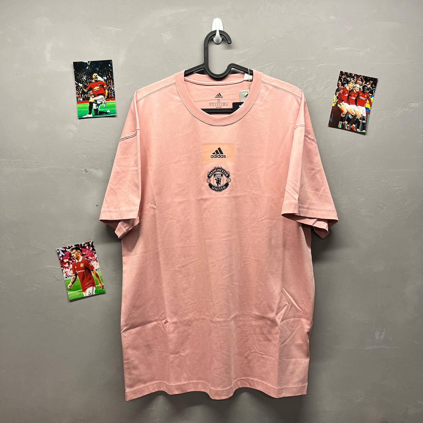 【現貨】曼聯官方粉紅TEE｜Manchester United Essentials Feel Vivid Drop Shoulder T-Shirt