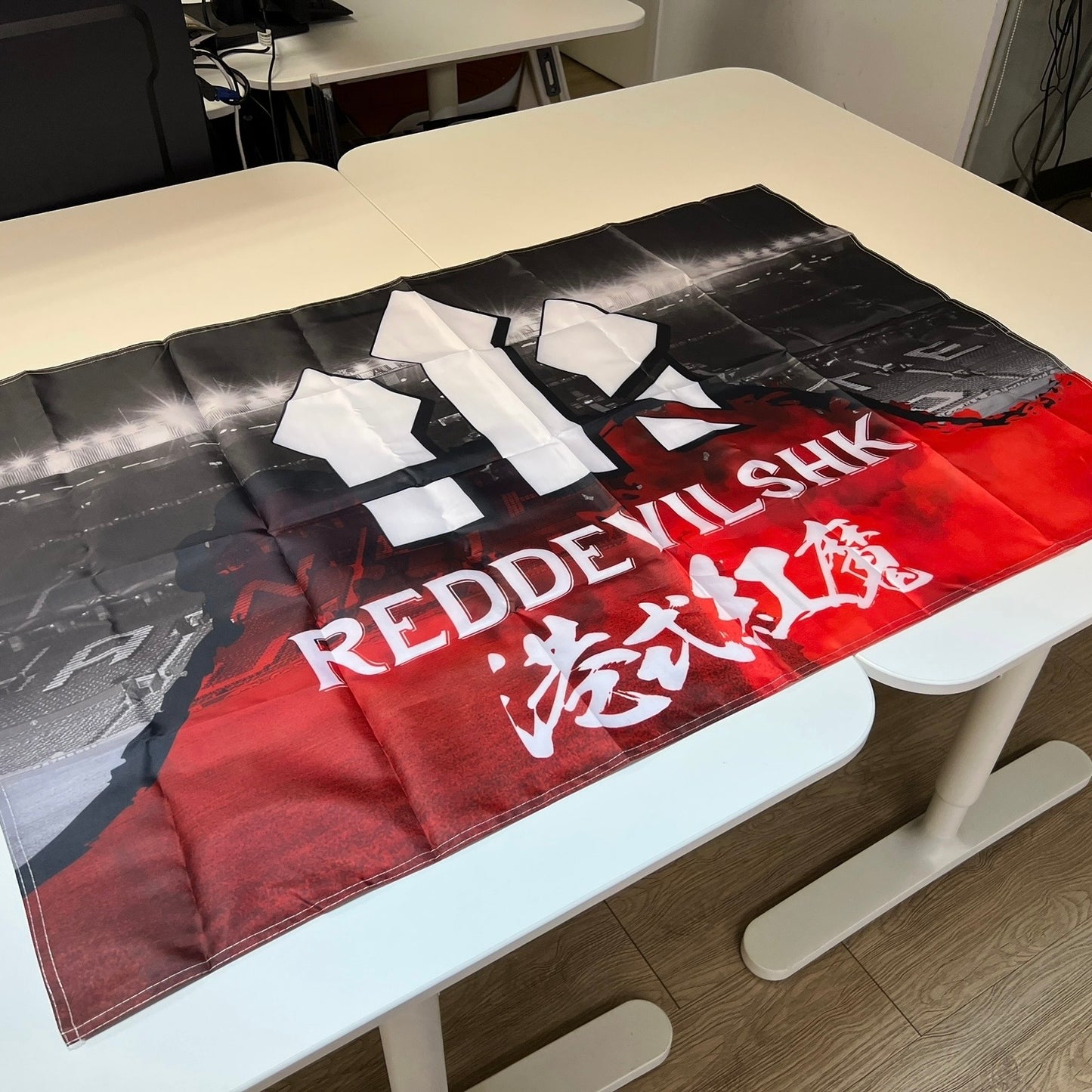 【現貨】港式紅魔旗幟｜REDDEVILSHK Crest Flag